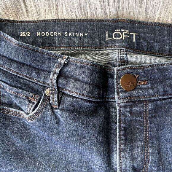 Loft Modern Skinny Jeans Size 26/ 2 Dark Wash Stretch Denim Classic 5 Pocket - Picture 4 of 12
